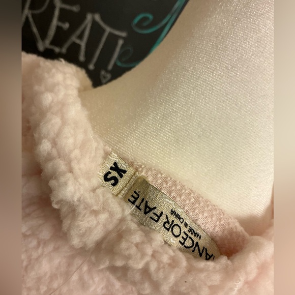 🎄Holiday Fleece Top w/Sequin Cat😽 - Picture 9 of 12